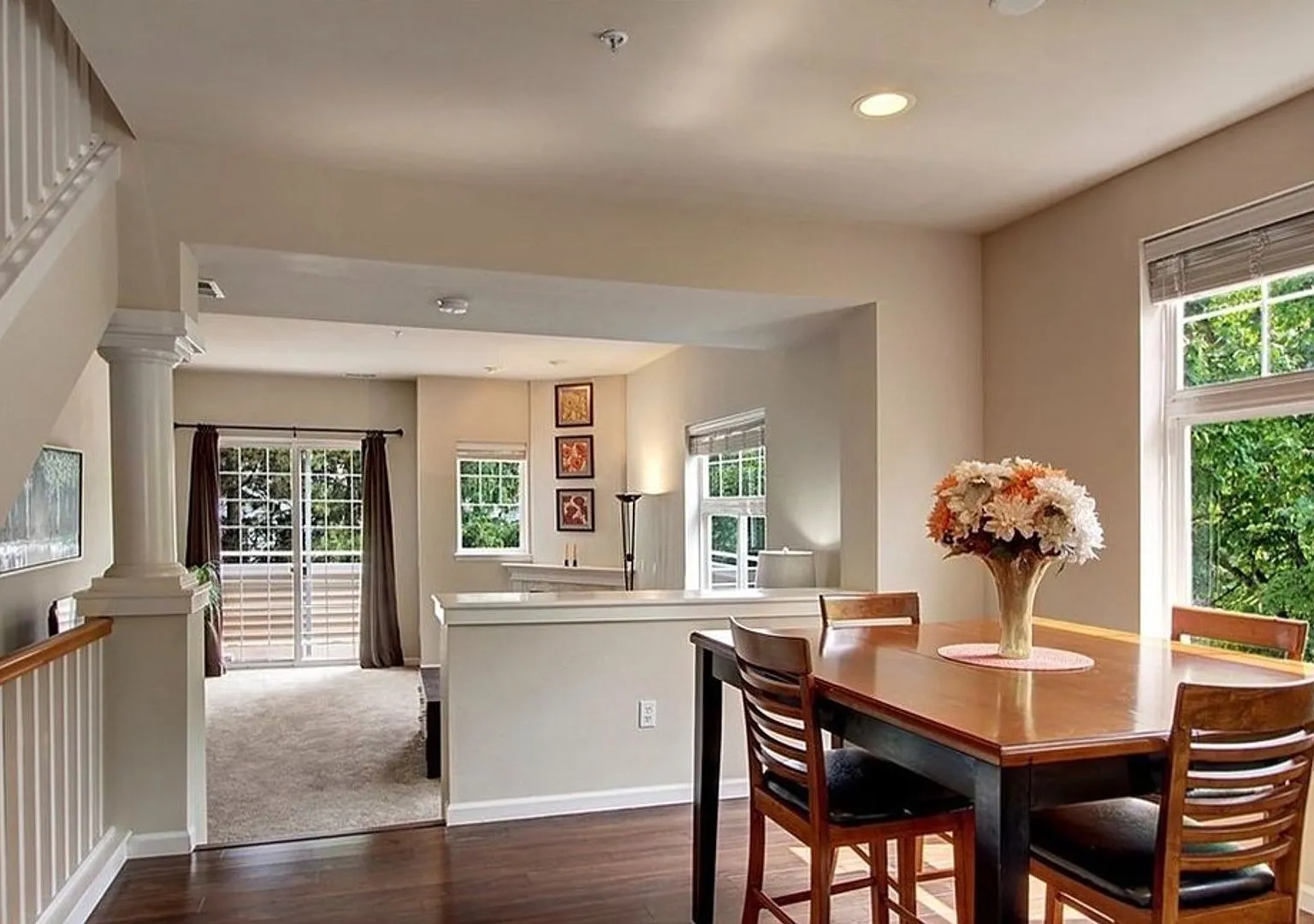 Bellevue Townhouse — Photo 2