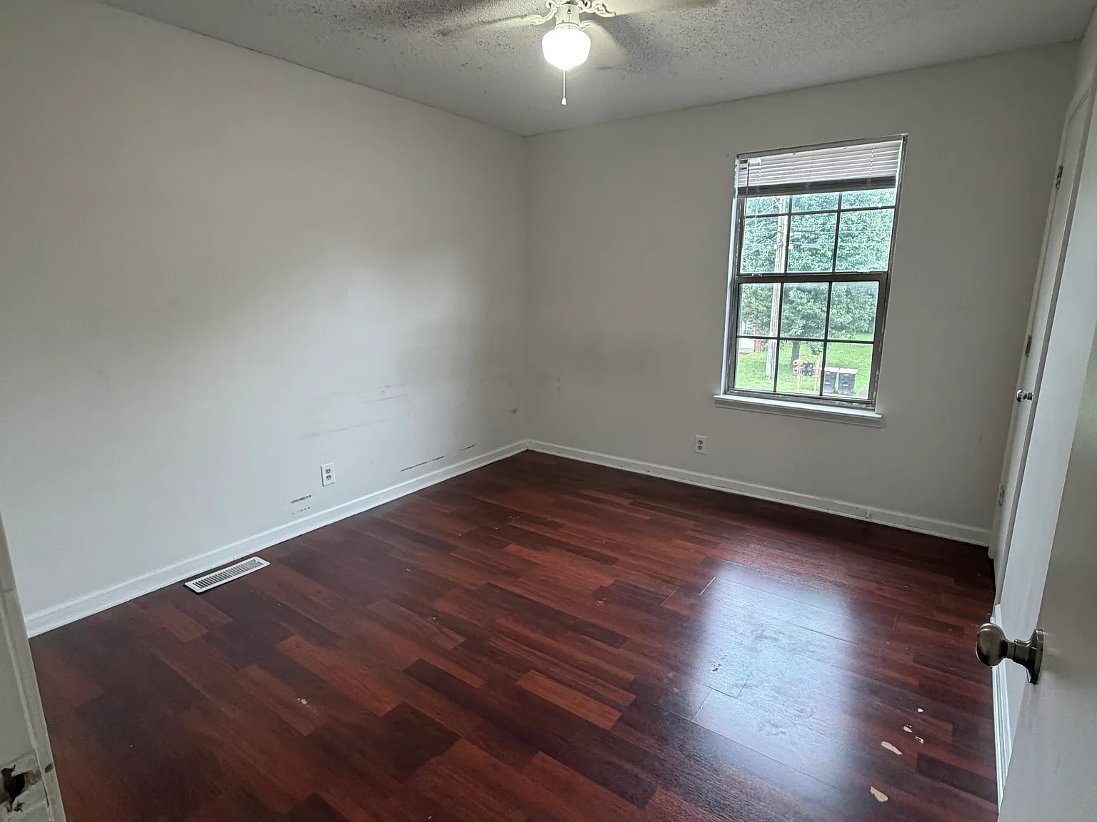 2 bed, 1.5 bath, 1050 sqft, $1,000 — Photo 4