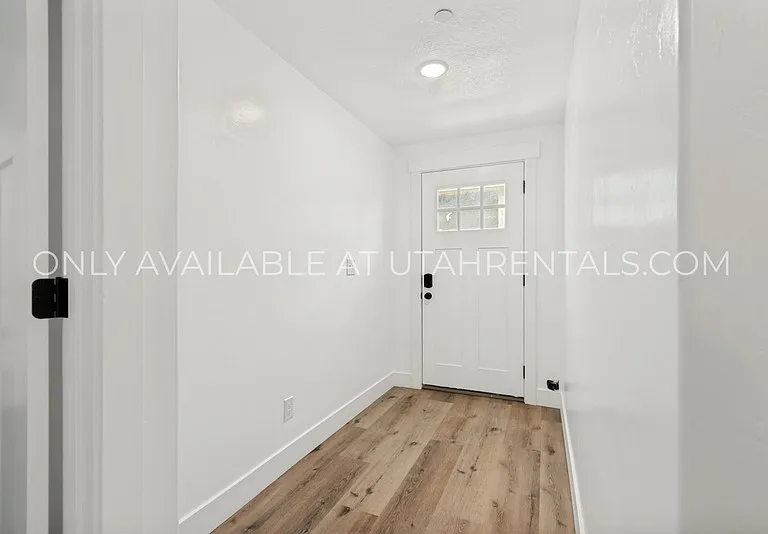 1076 Bear Hollow Ln #BASEMENT — Photo 7