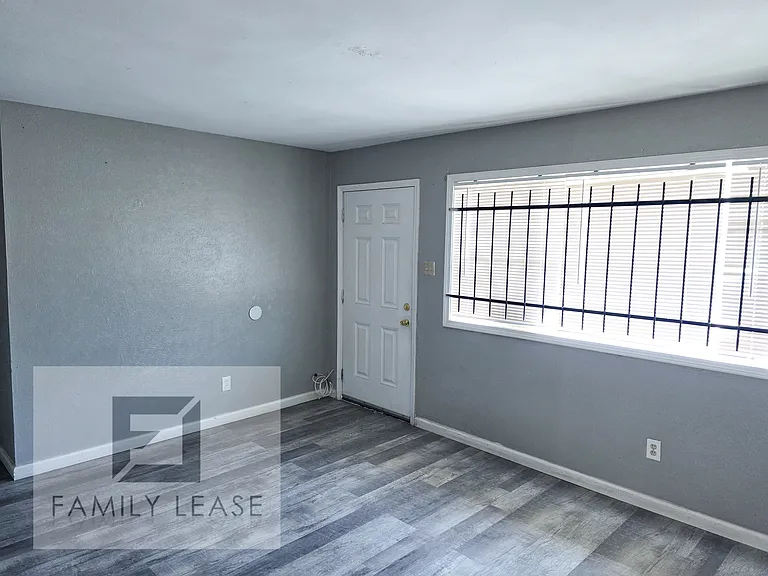 307 Melvin Dr — Photo 2