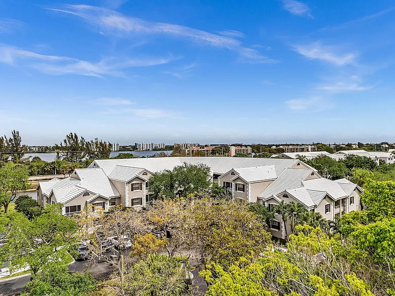 2881 N Oakland Forest Dr #112 — Photo 43