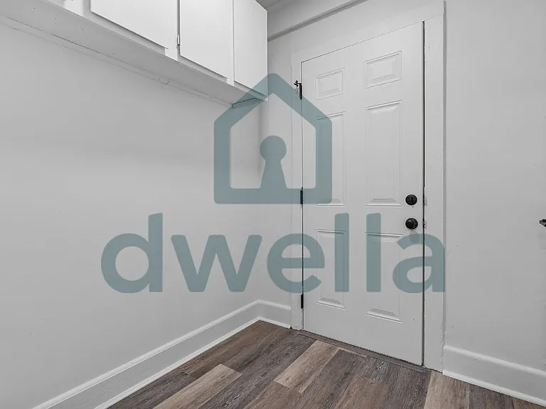 451 Loring Dr — Photo 11