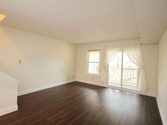 5th image of 3227 E Covenanter Dr
