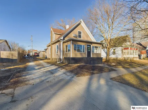 104 W Oak St, Cedar Bluffs, NE 68015