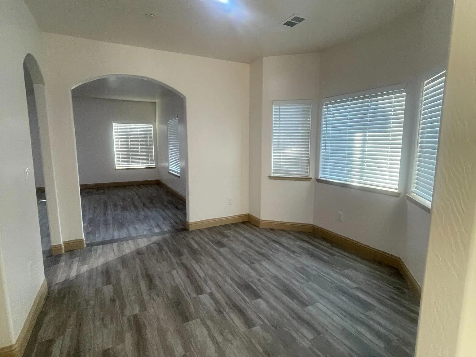 4 bed, 2.5 bath, 2456 sqft, $2,400 — Photo 4