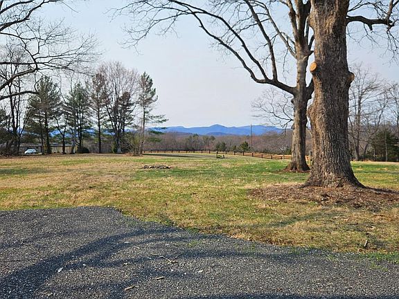 3rd image of 15660 Reva Rd