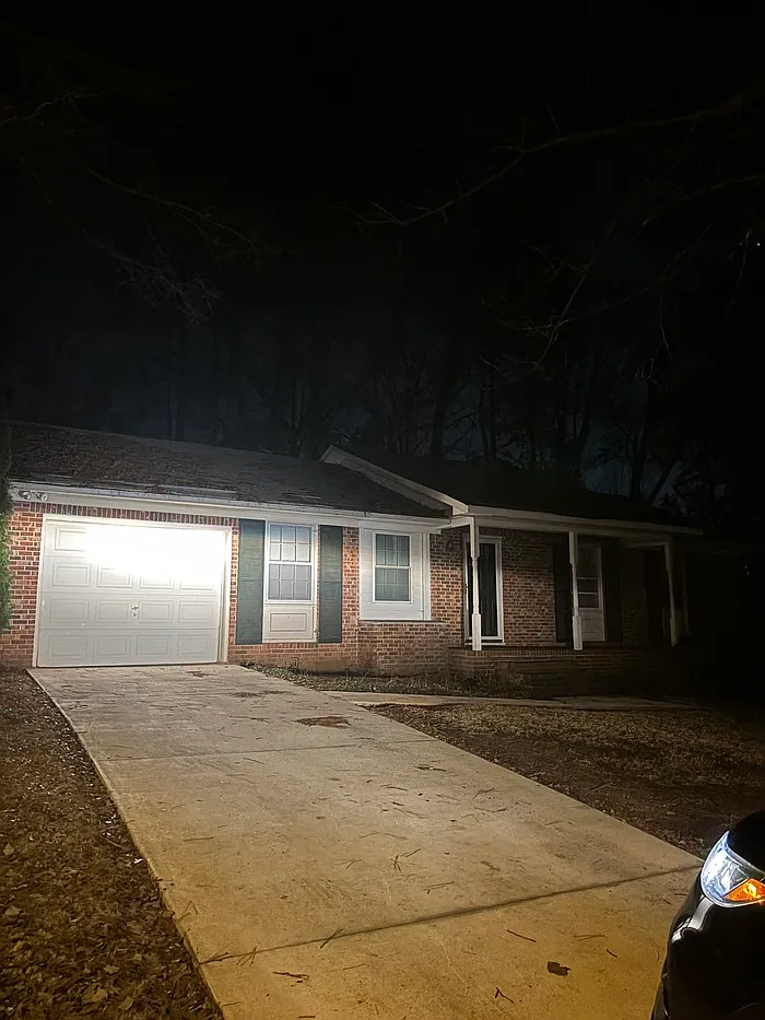3 bed, 2.0 bath, 1363 sqft, $1,600 — Photo 3