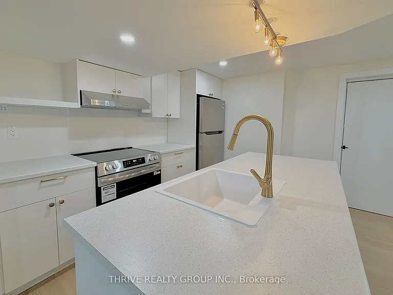 444 Ridgewood Cres #LOWER — Photo 4