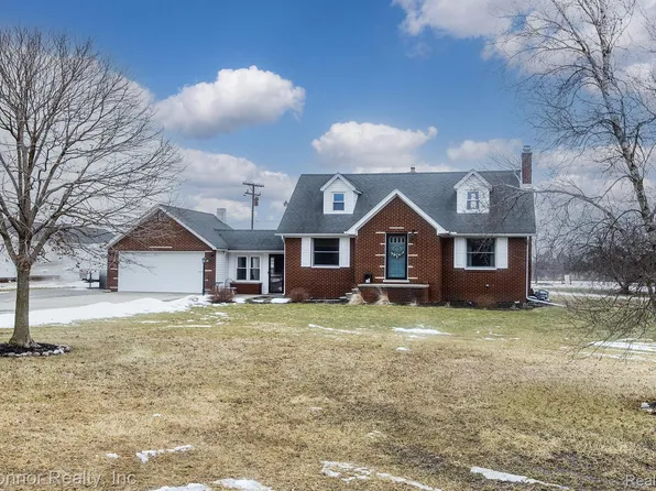 3725 Indian Trl, East China, MI 48054
