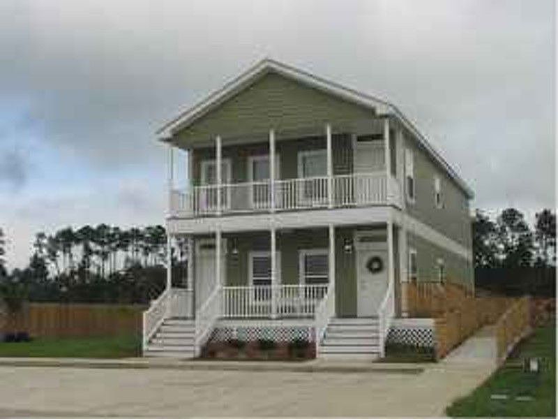 1st image of 2424A Gladiolus St