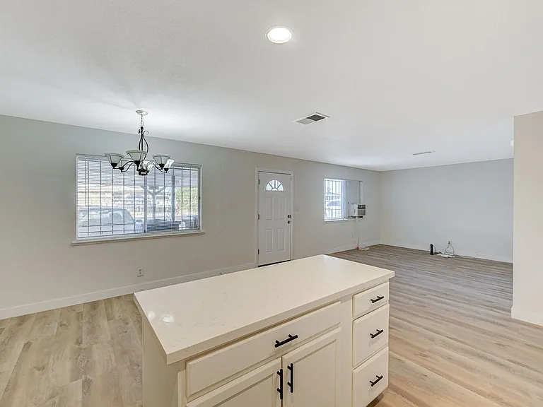 893 W Bartlett Ave — Photo 15