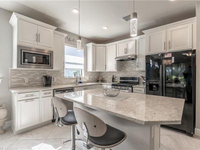 7686 Jacaranda Ln, Naples, FL, 34114