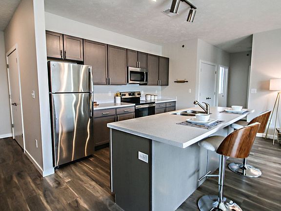 2nd image of 4800 Holdrege St #321