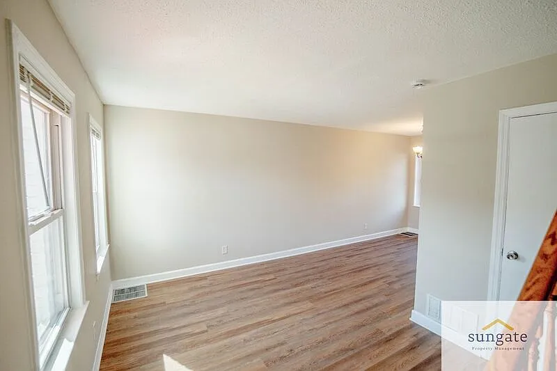 3 bed, 1.0 bath, 736 sqft, $1,475 — Photo 3