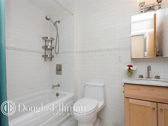 3rd image of 1735 Caton Ave APT 6B
