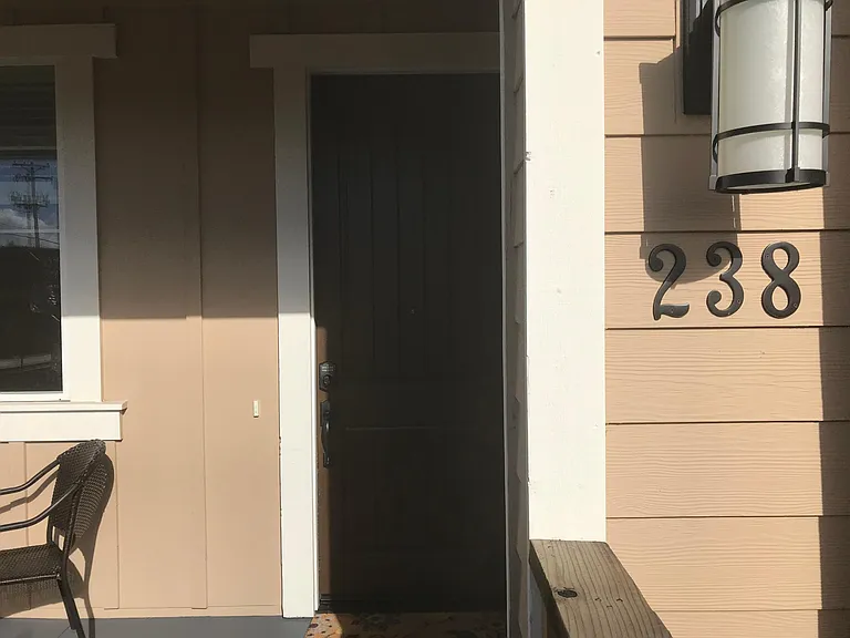 238 Johnson St — Photo 4