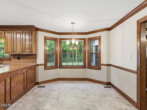 4th image of 503 Crestline Boulevard