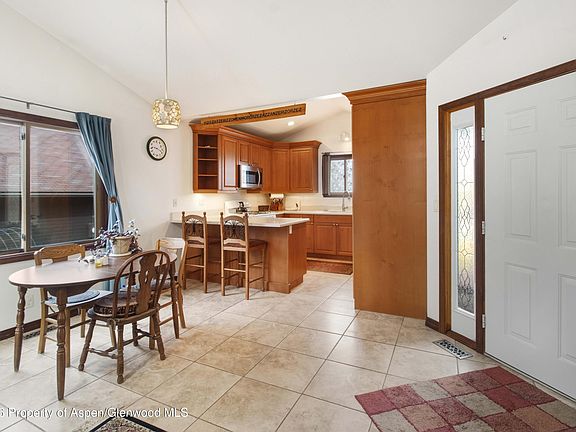 5th image of 233 Lupine Dr