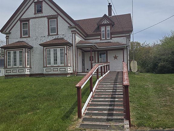 2nd image of 2067 Sandy Point Rd
