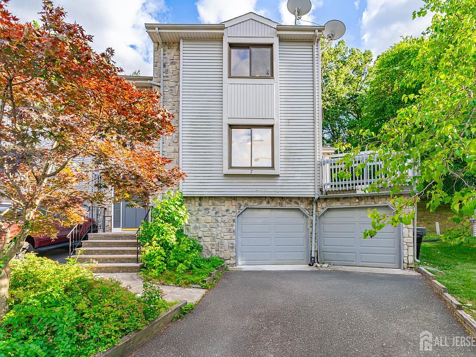 1st image of 7 Firethorn Ct