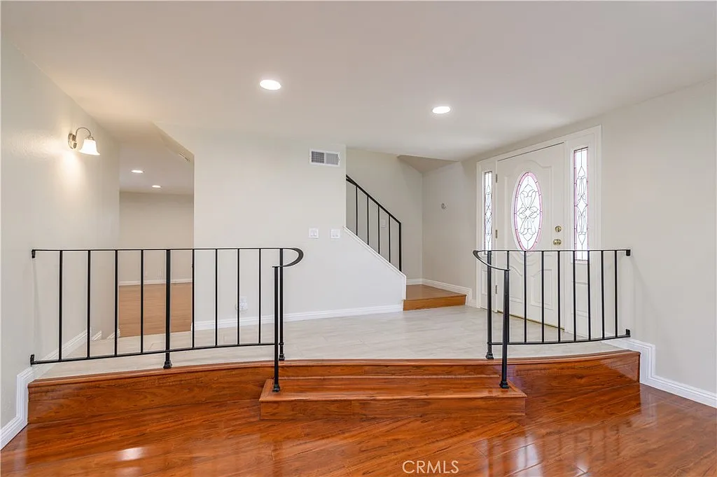 4 bed, 2.5 bath, 2496 sqft, $4,500 — Photo 4