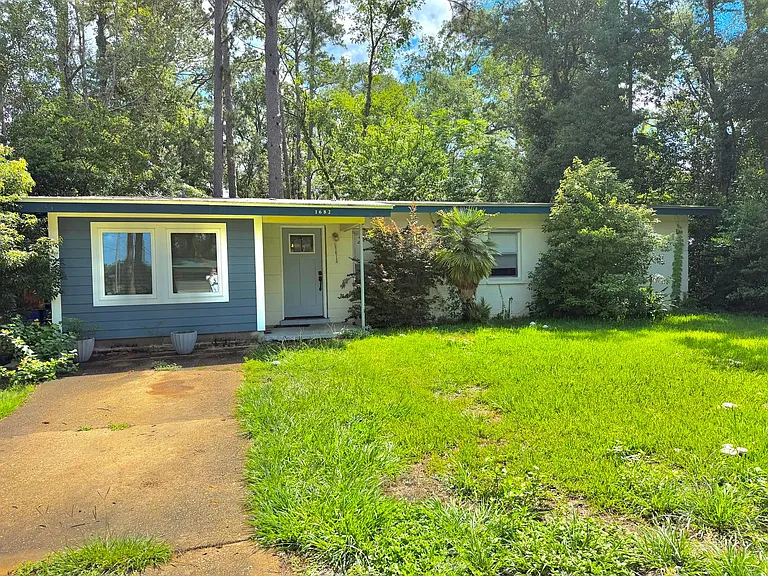 1682 Mayhew St — Photo 1