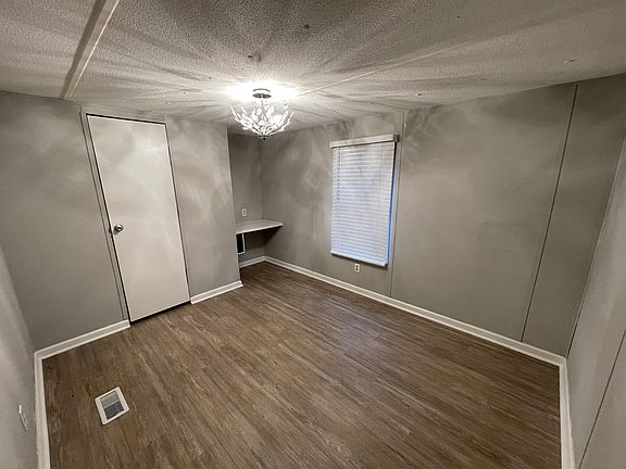 4th image of 724 Graham Dr