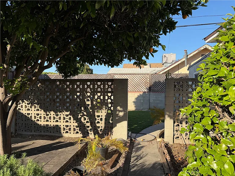 828 N Pass Ave — Photo 46
