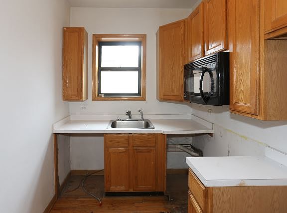 3rd image of 630 W Patterson Ave APT 1N