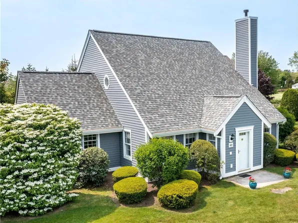 401 Corey Ln, Middletown, RI 02842