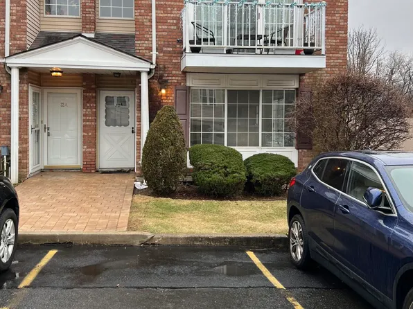 30 Saturn Ln, Staten Island, NY 10314