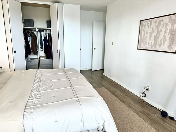 4th image of 201 Saint Pauls Ave APT 10T