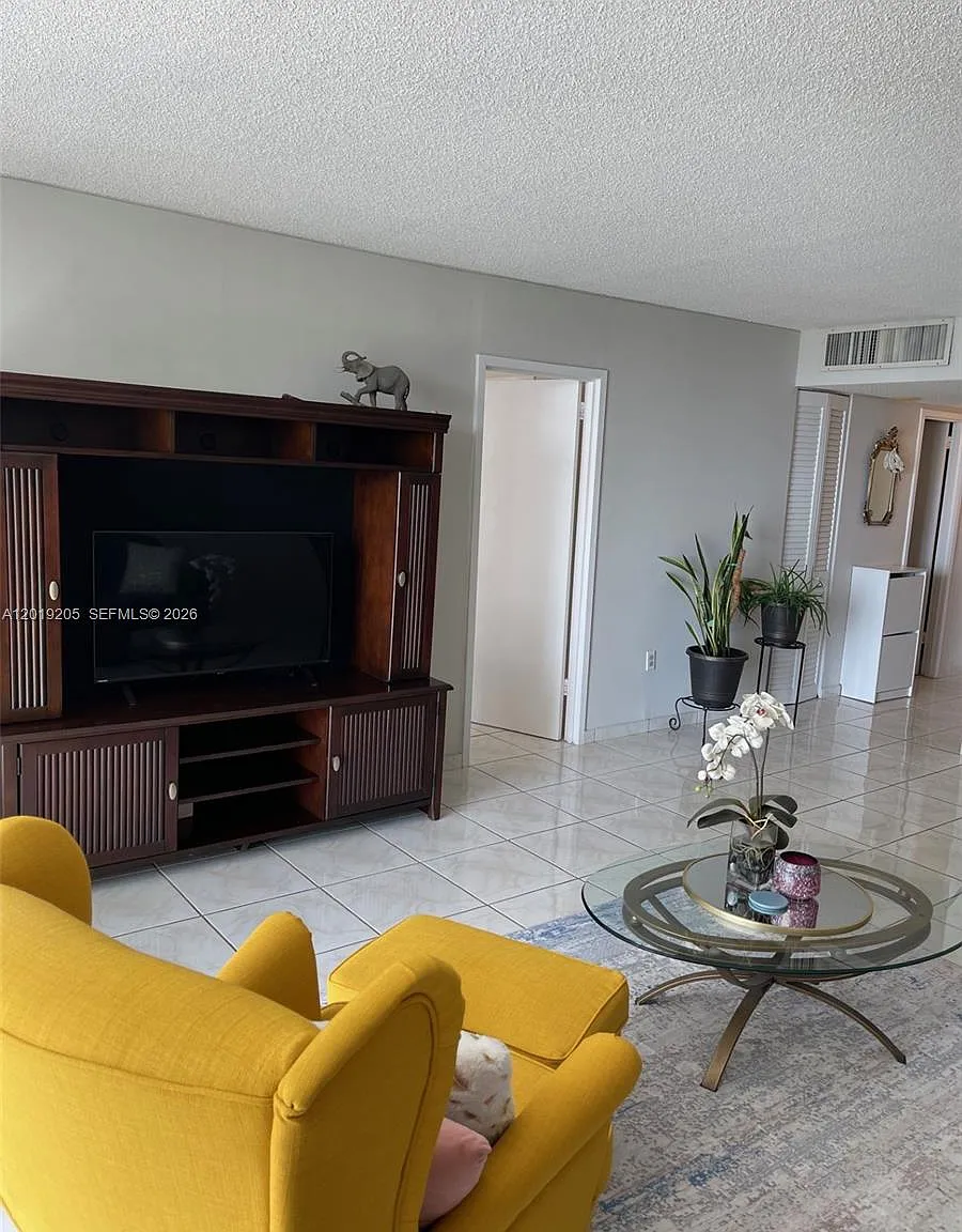 Arlen Beach Condo — Photo 3