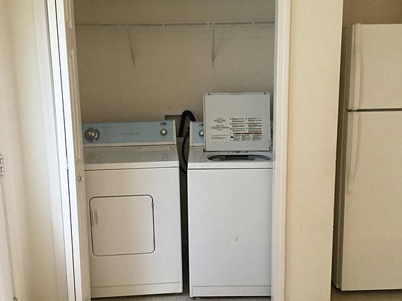 5th image of 821 Oak Arbor Ct #B