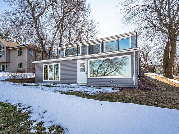 3rd image of 2050 Lake View Dr