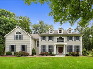 1063 Gambelli Dr, Yorktown Heights, NY 10598