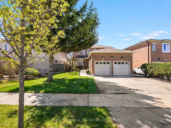 4076 Colonial Dr, Mississauga, ON L5L 4K1