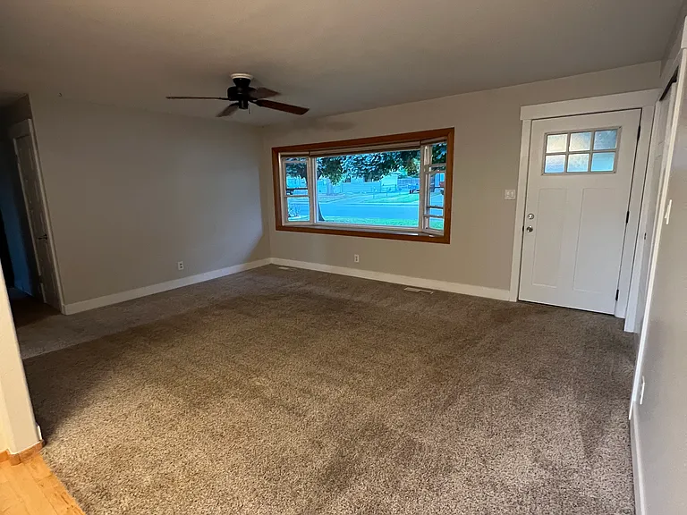 906 Paloverde Dr — Photo 4