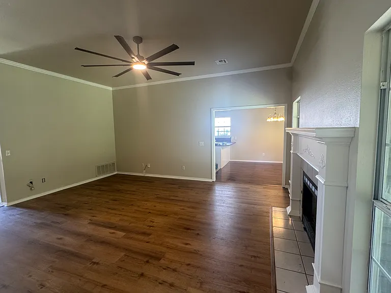 223 N Valley Dr — Photo 6