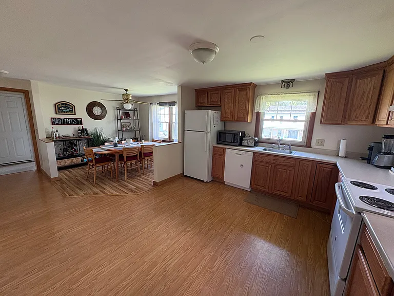 231 River Dr #2 — Photo 2