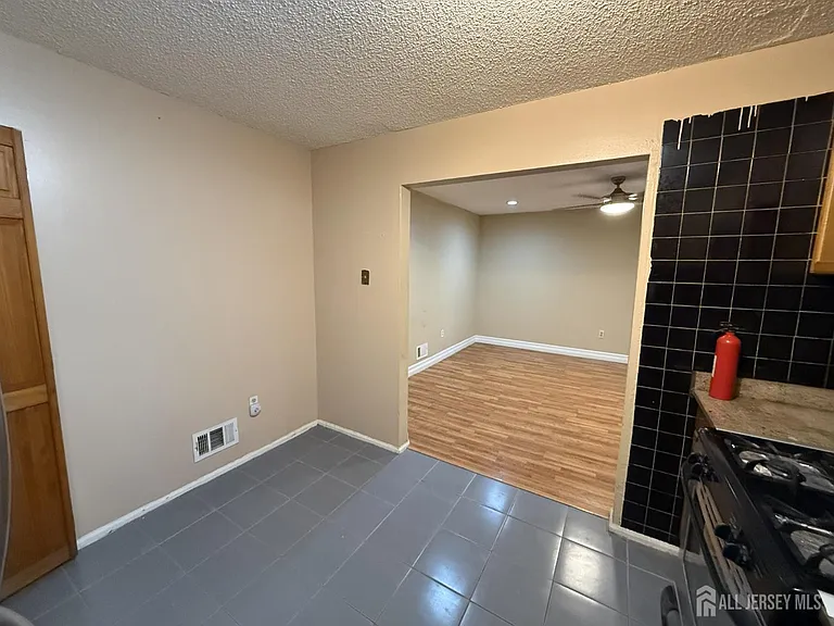 61 Brighton Way — Photo 6