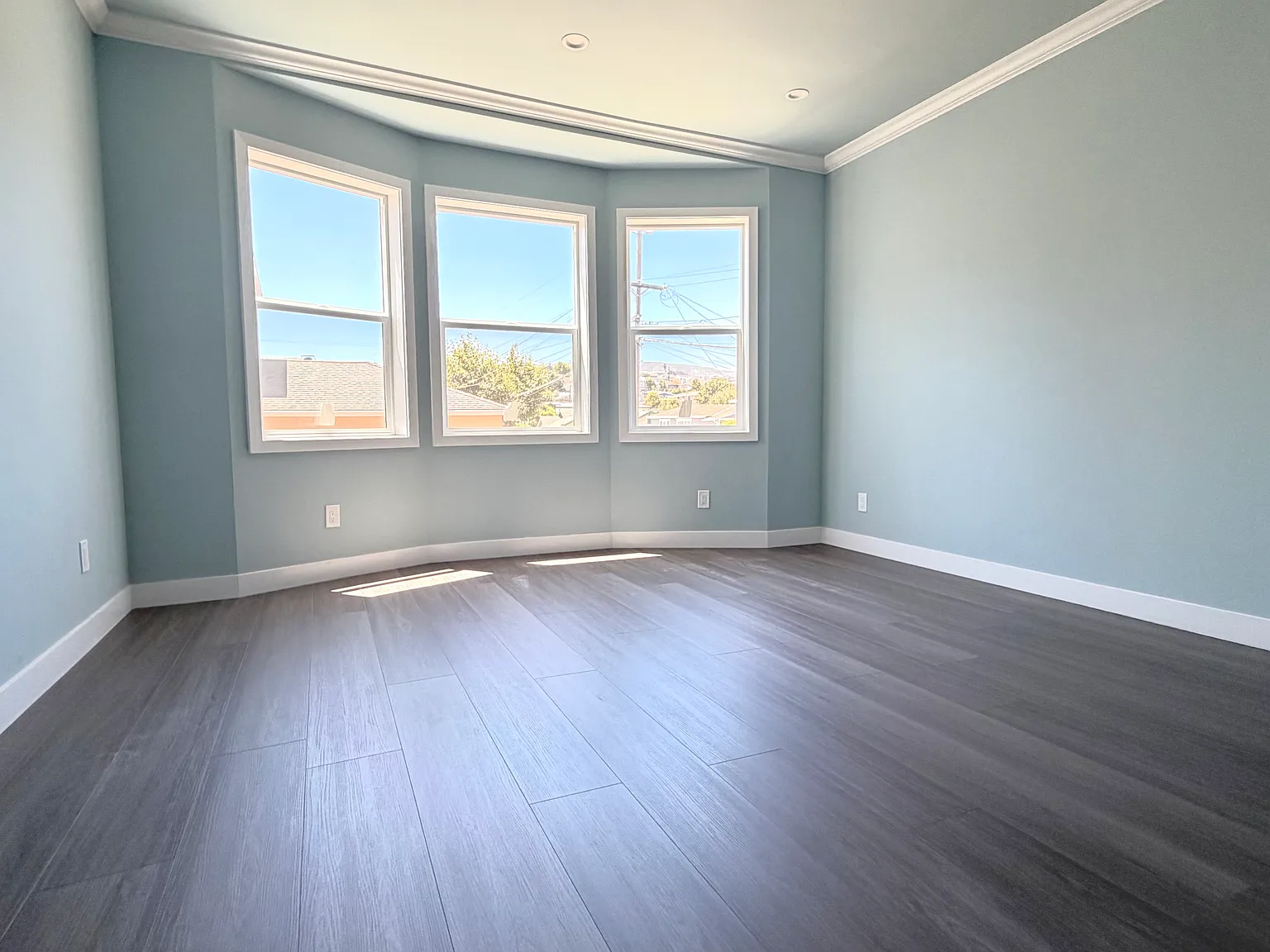 2 bed, 1050 sqft, $4,495 — Photo 3