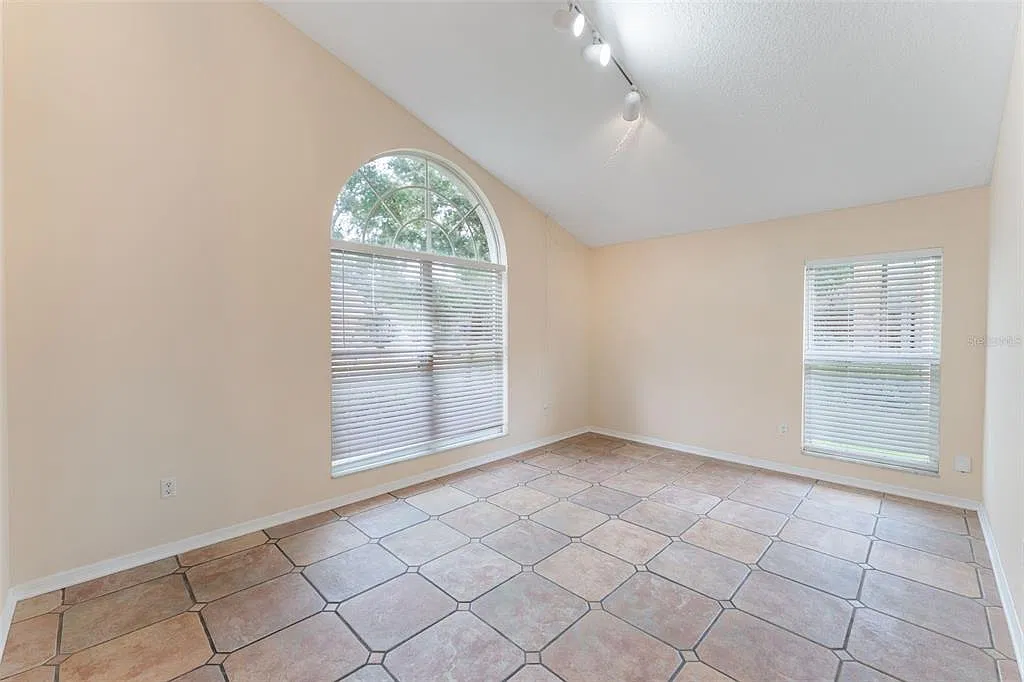 4 bed, 3.0 bath, 2389 sqft, $3,198 — Photo 2