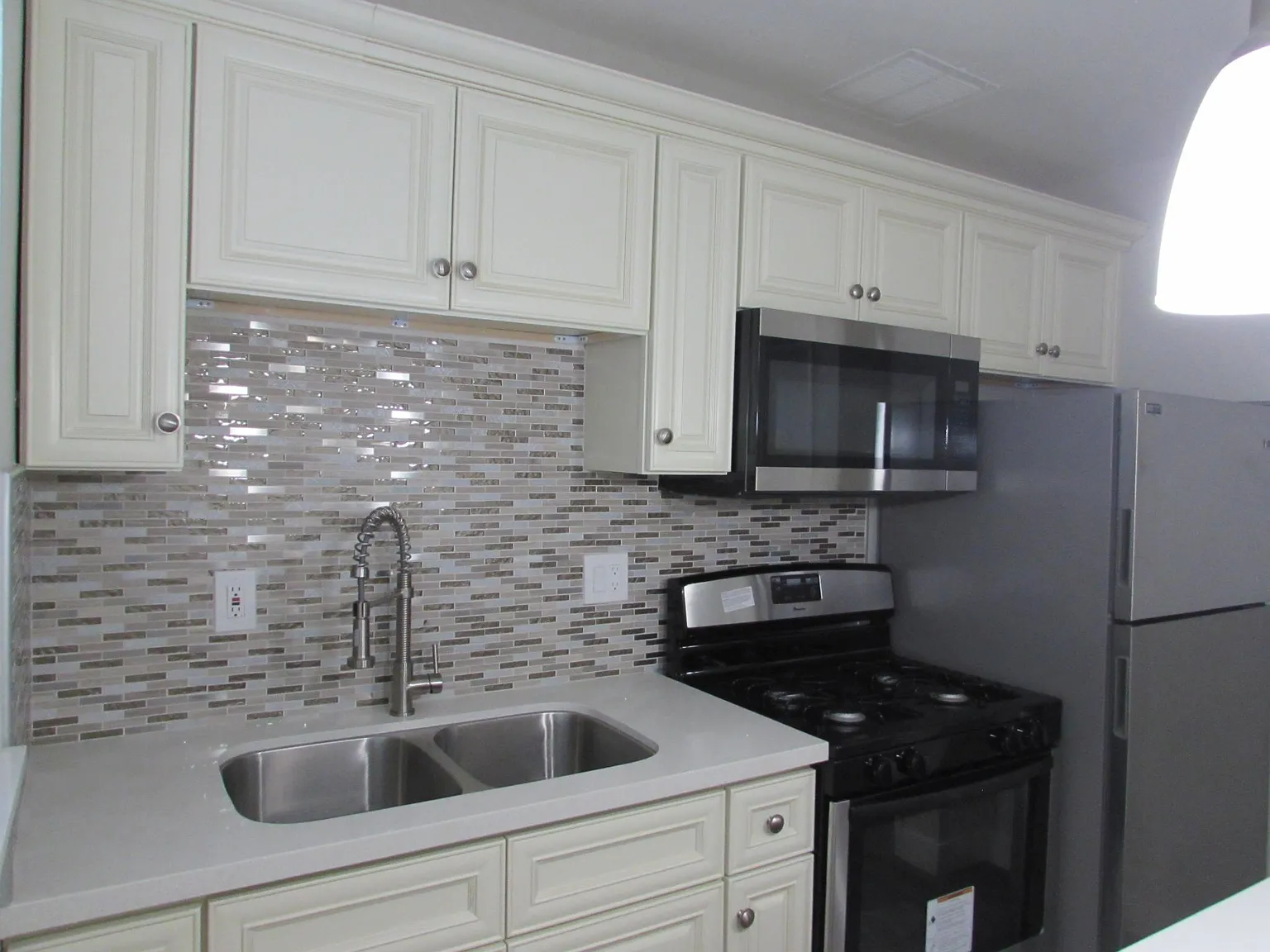 3411 Lexington Ave — Photo 3