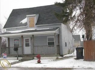 2636 Superior St, Trenton, MI 48183