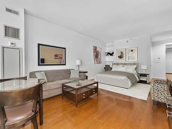 2nd image of 1600 Broadway APT 6F