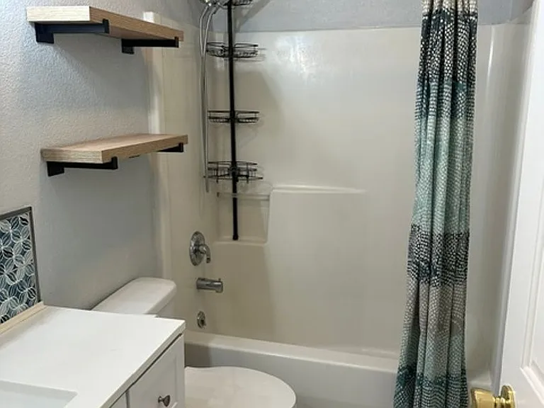 2302 Leo Ave — Photo 5
