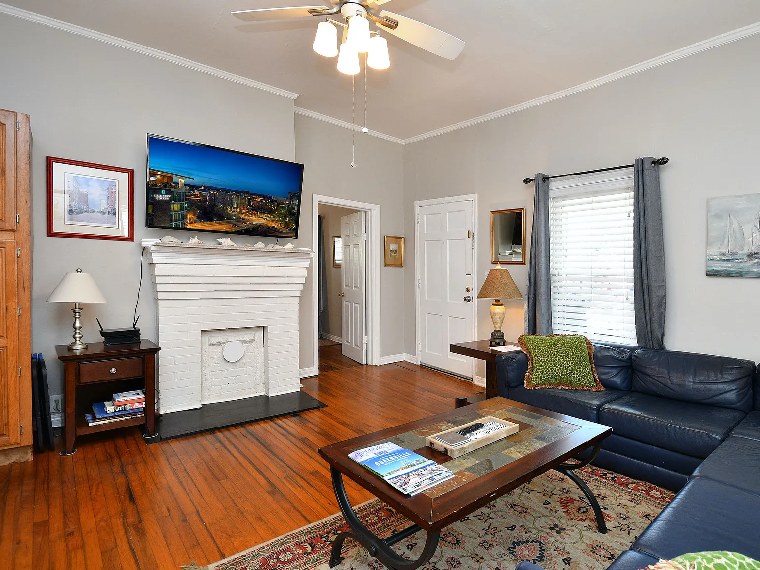 1 bed, 988 sqft, $2,356 — Photo 2