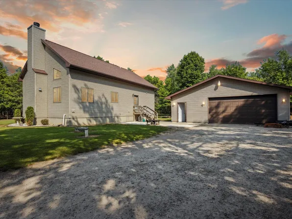 N6888 Parkway Rd, Crivitz, WI 54114