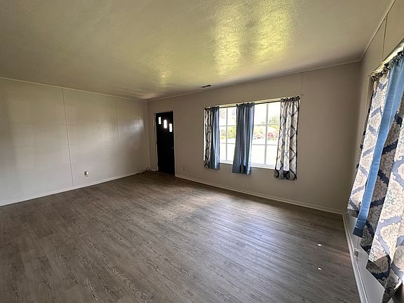 3rd image of 1115 N Broadway St